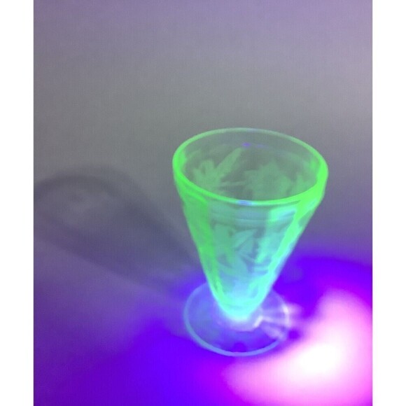 VINTAGE Jeannette‎ Glass Poinsettia 1930 Green Depression Uranium Footed Tumbler - Picture 10 of 10